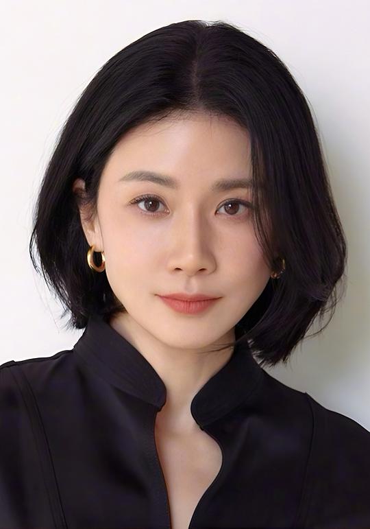 李宝英